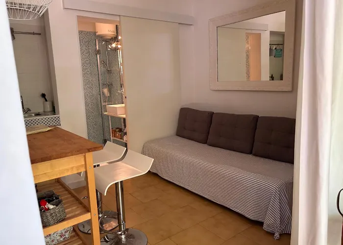 C 44 Con Posto شقة *